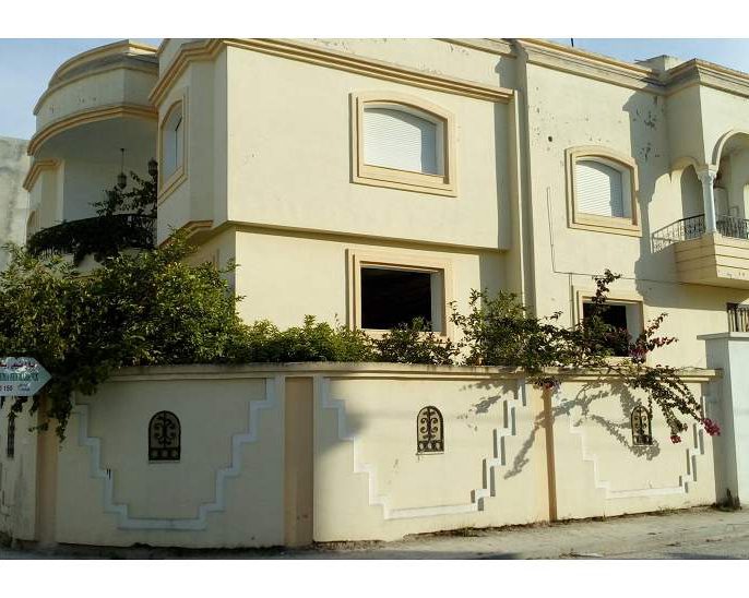 Villa a Ain zaghouane Tunis