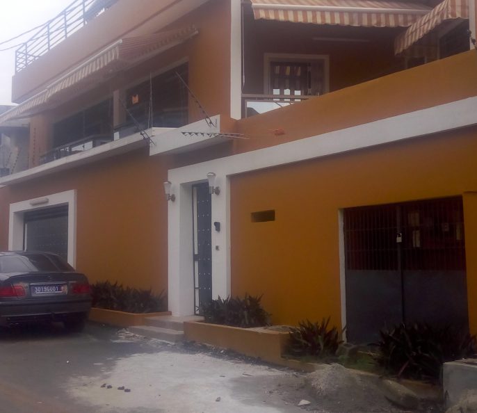 Duplex de 08 PIECES A LOUER,Abidjan Cocody Riviera