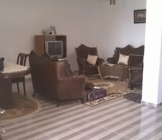 Grande maison avec garage