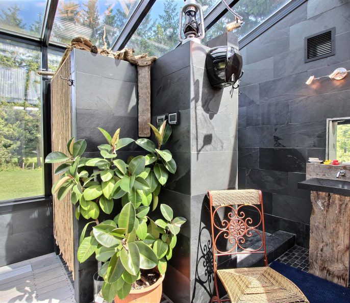 MAISON QUÉBÉCOISE  BORD DU FLEUVE ST-LAURENT