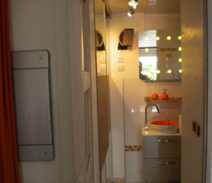 Grand studio en rez de jardin a 30 m ² place parking