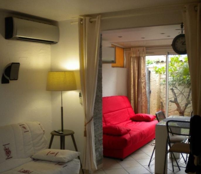 Grand studio en rez de jardin a 30 m ² place parking