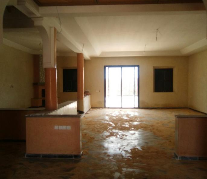 Villa de 2400 m2 à Vendre Route de Fès