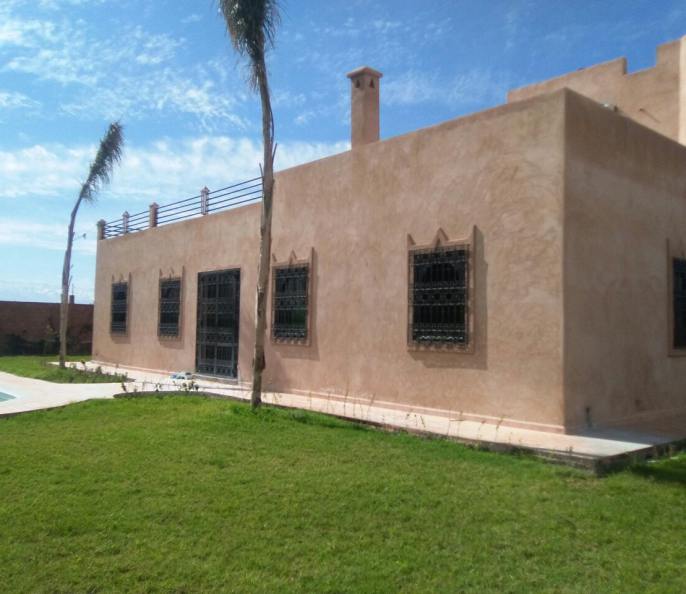 Villa de 2400 m2 à Vendre Route de Fès