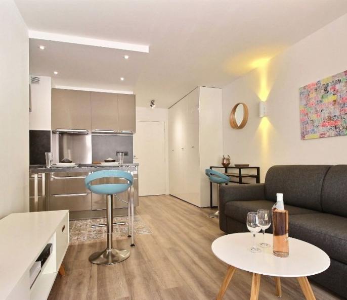 Cap d&rsquo;ail centre – studio rénové et meublé