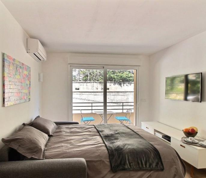 Cap d&rsquo;ail centre – studio rénové et meublé