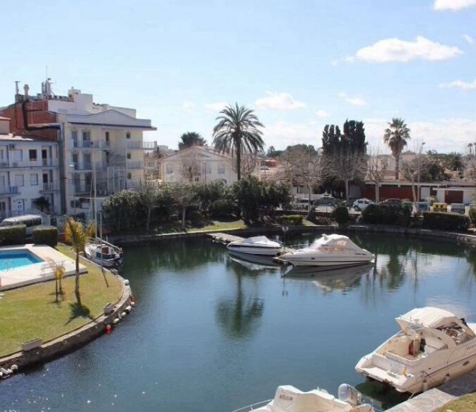 APPT F3 AVEC PISCINE ET PARKING