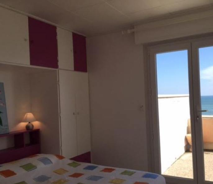 LOCATION CHARMANT APPARTEMENT PIEDS DANS L&rsquo;EAU WIFI