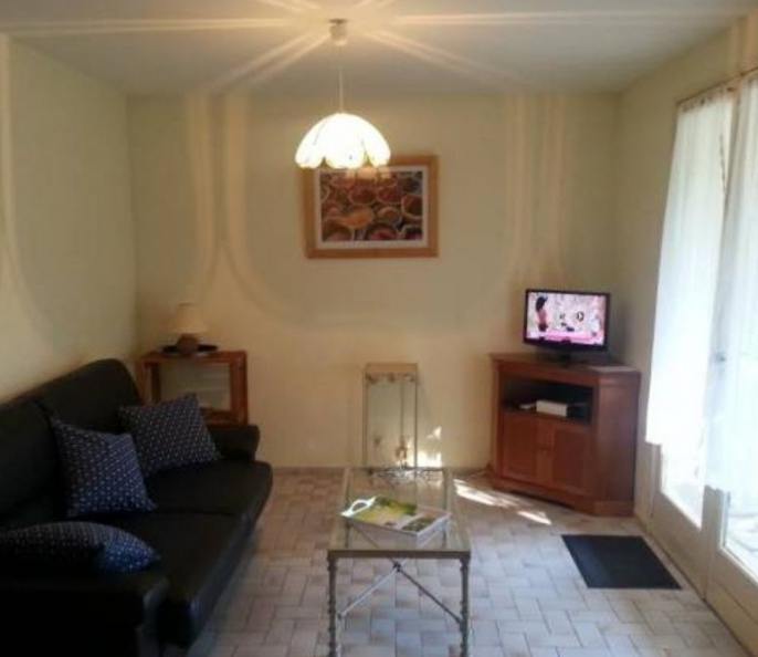 LOCATION APPARTEMENT 3 PIECES MEUBLE COURT OU MOYEN SÉJOUR