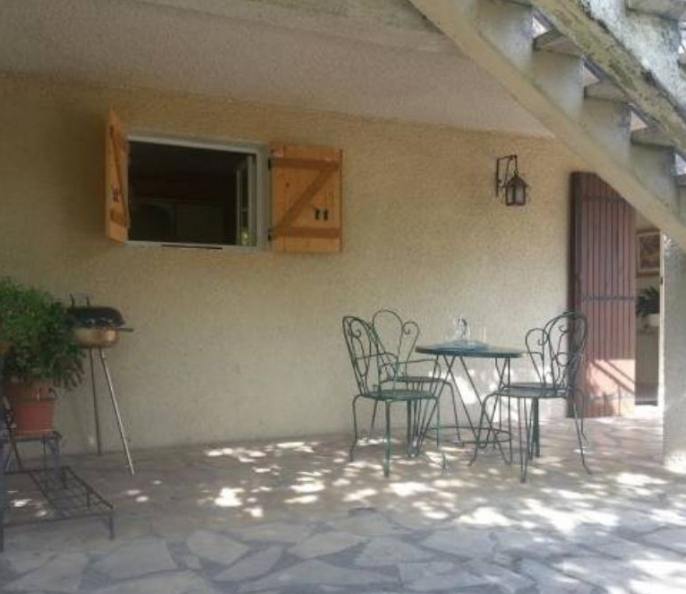 LOCATION APPARTEMENT 3 PIECES MEUBLE COURT OU MOYEN SÉJOUR