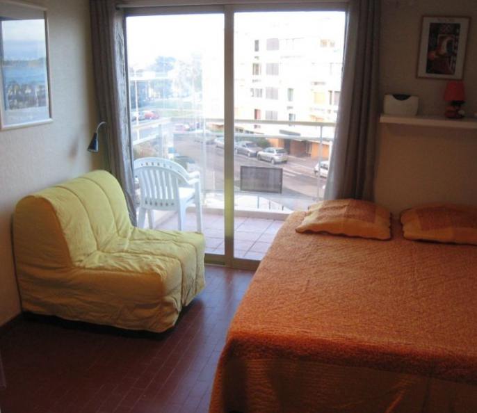 Studio terrasse vue étang proche thermes balaruc internet