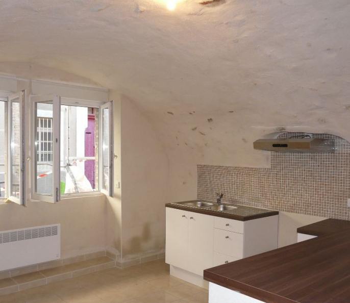 Grand studioF1 de 48m² rénové à Lézan