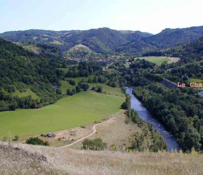 2 grdes maisons sur 6 hect avec source ideal gites