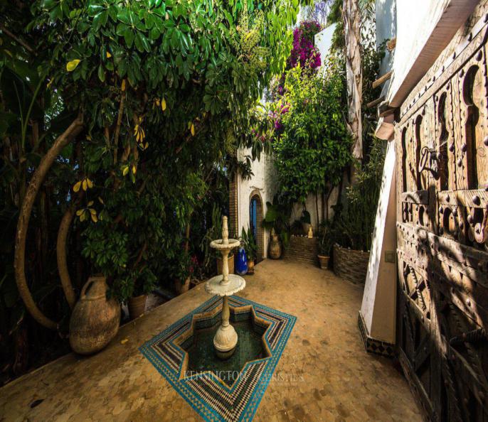 Riad Azila
